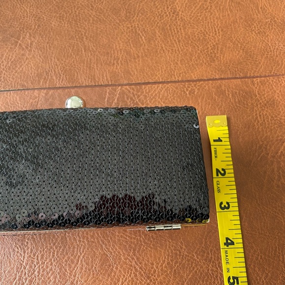 Special occasion black evening clutch with silver chain - Picture 5 of 7